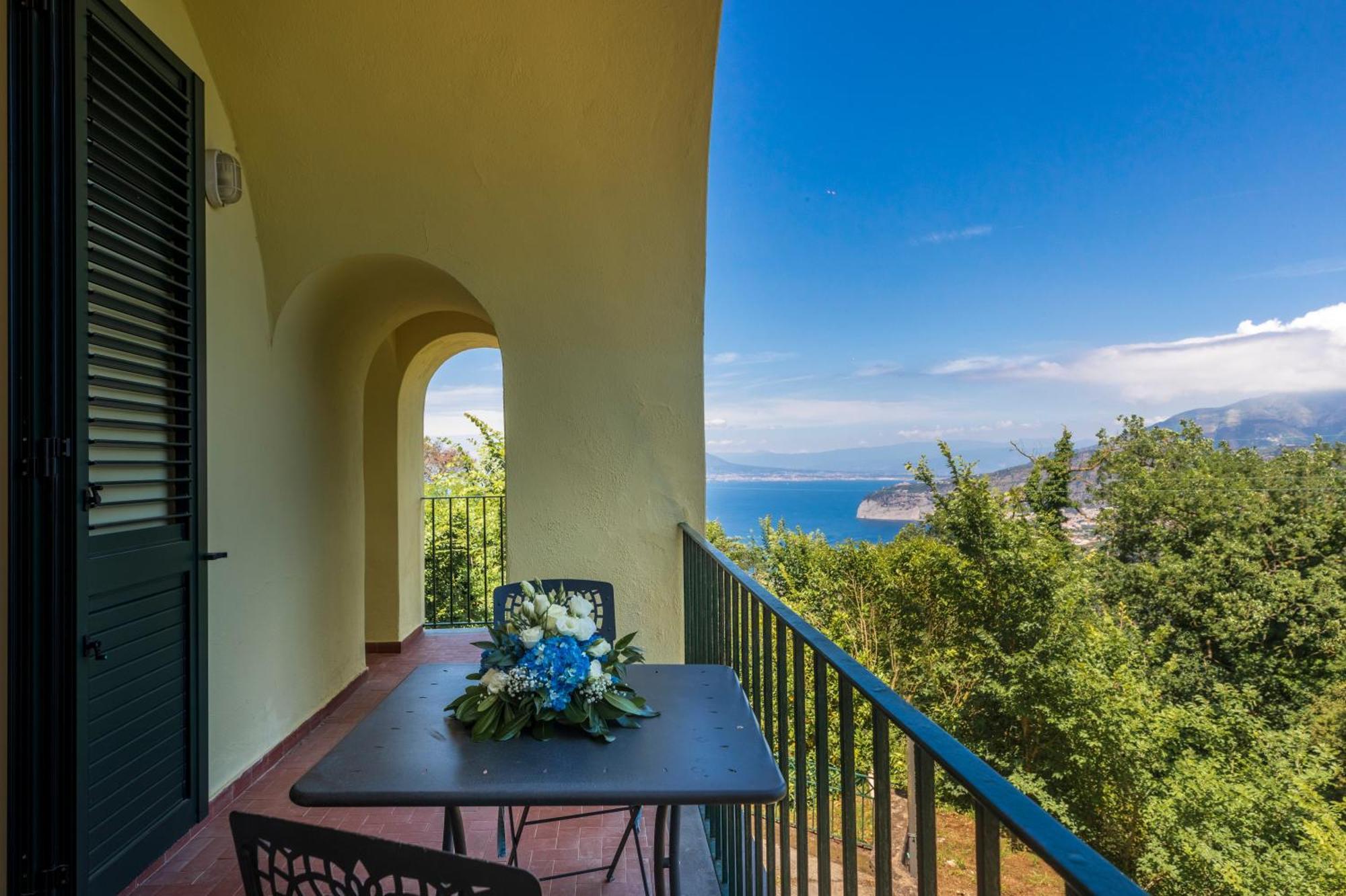 Villa Romita SantʼAgata sui Due Golfi Екстериор снимка